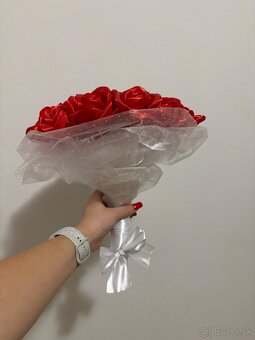 Box/kytica ruží zo saténových stušiek - 6