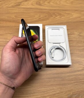 Apple iPhone SE 2020 64GB Black - 100% zdravie, nepoužívany - 6