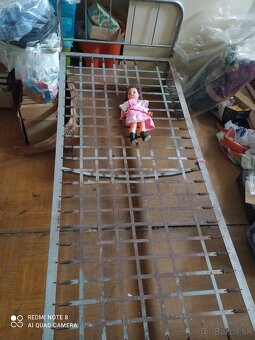 retro pc, telefony, kovova posteľ, matrace - 6