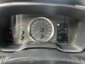 Predám Toyotu Corollu Hybrid. Možný odpočet DPH. - 6