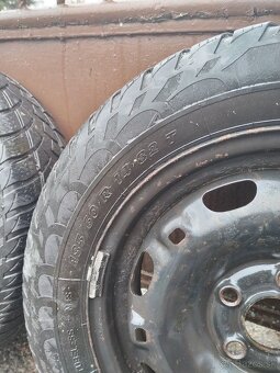 Predám zimné pneumatiky R14 gumy disky Peugeot - 6