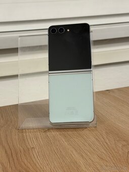 Dobrý deň Ponúkam na predaj Samsung Z Flip 5 512GB Mint - 6