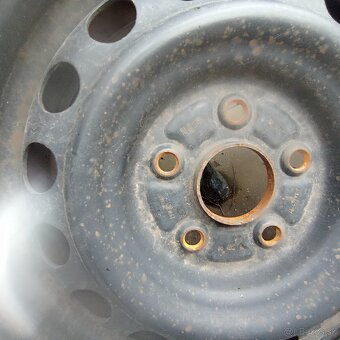 Predám zimný komplet 185/60 R15 - 6
