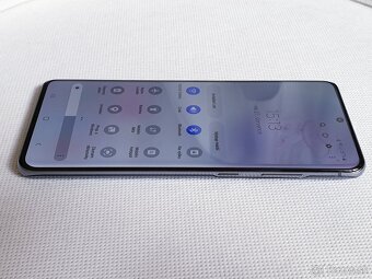 Samsung S20+ 6,7" šedý, top stav - 6
