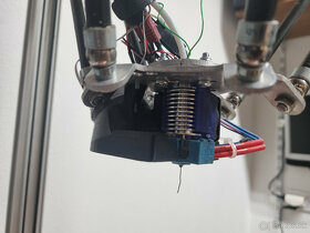 3D tlaciaren typu delta printer - 6
