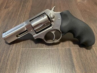 Ruger SP101_3"_.357magnum - 6