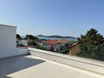 CHORVÁTSKO - Trojpodlažný apartmán s bazénom - TRIBUNJ - 6