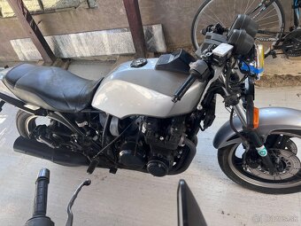 Kawasaki GPZ 750 - 6