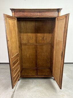 Dvojdverová šatníková skriňa so zrkadlom J&J - 6