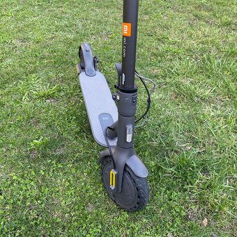 Predám – Xiaomi Mi Electric Scooter Essential - 6
