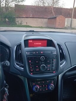 Predám opel Zafira Tourer 2,0 diesel 121kw automat r.v.2012 - 6