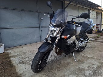 Suzuki GSR 600 - 6