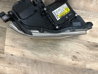 Predné svetlá Toyota Avensis kombi - 6