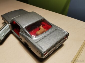Corgi toys Ford Mustang - 6