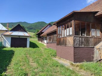 Veľkorysý pozemok so starším domom a garážou - 6