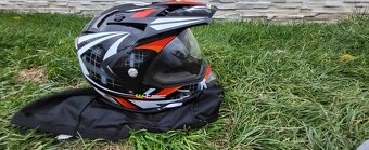 Predam motocross helmu . - 6