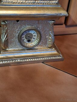 Starý oltár s hodinami - 6