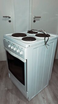 Predám elektrický sporák Gorenje E131W - 6