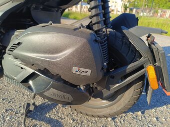Aprília SRGT125 - 6
