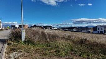 PREDAJ:STAV.POZEMOK S IS; 747 m2; Poprad - Mlynica; 133.500  - 6