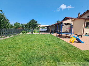 Pekný 3-izbový rodinný dom s veľkým pozemkom a garážou - 6