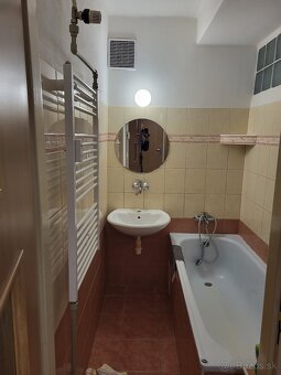 Výborný byt aj s výťahom na námestí vo Valaskej za dobrú cen - 6