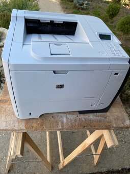 2x HP LaserJet P3015 stav náplne čierna 70% a 80% - 6