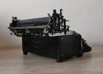 Starožitný skladací písací stroj ERIKA model 4 z roku 1927 - 6