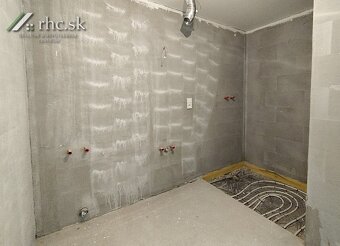 MODERNÝ 3 IZB BYT S BALKÓNOM - HVIEZDOSLAVOVA, STROPKOV - 6