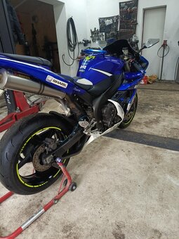 Yamaha R1 - 6