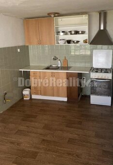 Na predaj: Starší rodinný dom s potenciálom, Mojmírovce pri - 6