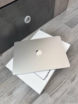 MacBook Air M2 2022 8/256 GB - 6
