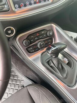 Dodge Challenger 5.7 Hemi - 6