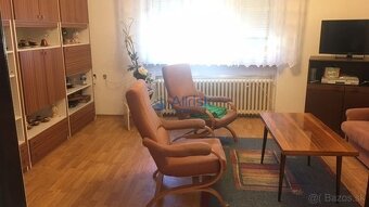 Starší zachovalý rodinný dom s garážou a terasou vo vyhľadáv - 6