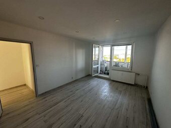 Predam zrekonštruovaný 2 izbový byt - 6