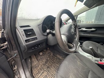 Toyota auris 2010 - 6