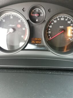 Zafira b 1.9cdti 74kw 2006, 7 miest - 6