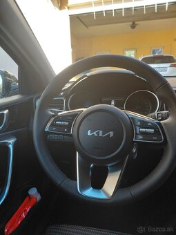 NOVA KIA Ceed 2025 1.5 T-GDi Gold - 6