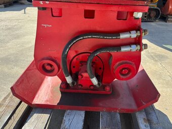 Vybračná doska na nakladač - 6