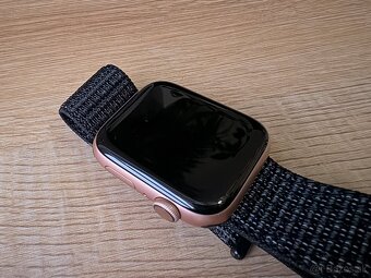 Apple Watch 4, Gold Aluminium, 44mm - 6