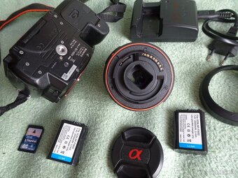 Predám jap. SONY SLT-A55V s objektívom, nabíjačkou, atď... - 6