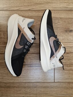 Damske bezecke tenisky Nike, UK 6,5, EUR 40,5 - 6
