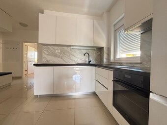 Zariadený 2,5 izbový apartmán s veľkou terasou / Chorvátsko - 6