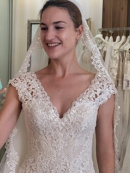 Čipkované svadobné šaty Pronovias - 6
