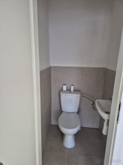 Ponúkam na prenájom obchodný priestor - 6