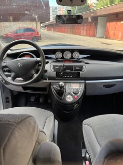 Peugeot 807 2.0 HDi 100kW 7(8) miestne - 6
