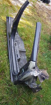 Superb 2 kombi pravý podbeh (bočnica)08-15 - 6