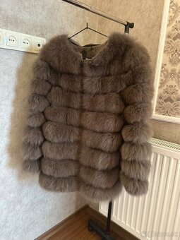 Predám elegantný kožuch z pravého fínskeho líščieho kožuchu. - 6