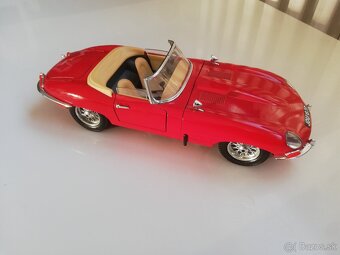 1:18 JAGUAR E type, cervena Bburago - 6