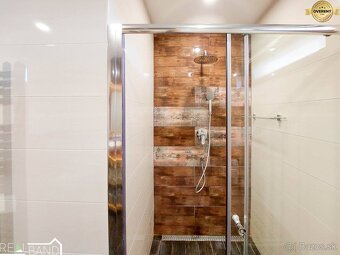 LUXUSNÝ MODERNÝ RODINNÝ DOM S DESIGNOVOU ZÁHRADOU - 6